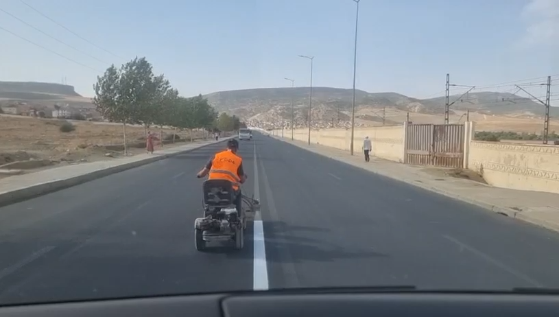 Equipe terrain sur chantier routier