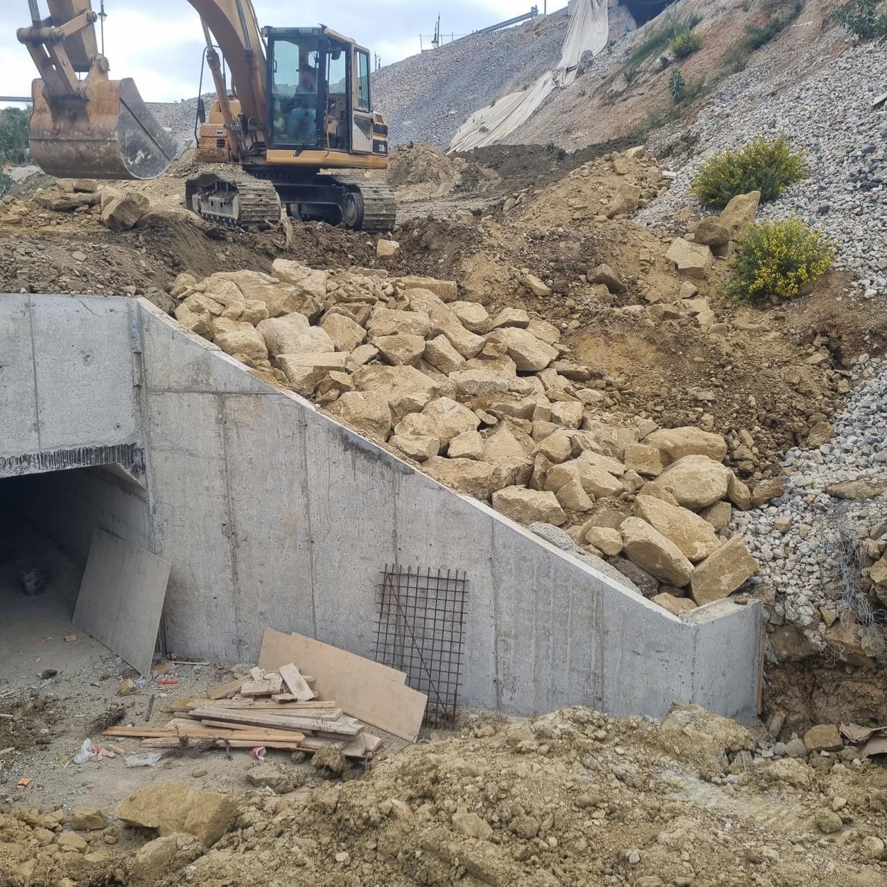 Pose d'enrobé tiède sur autoroute en exploitation