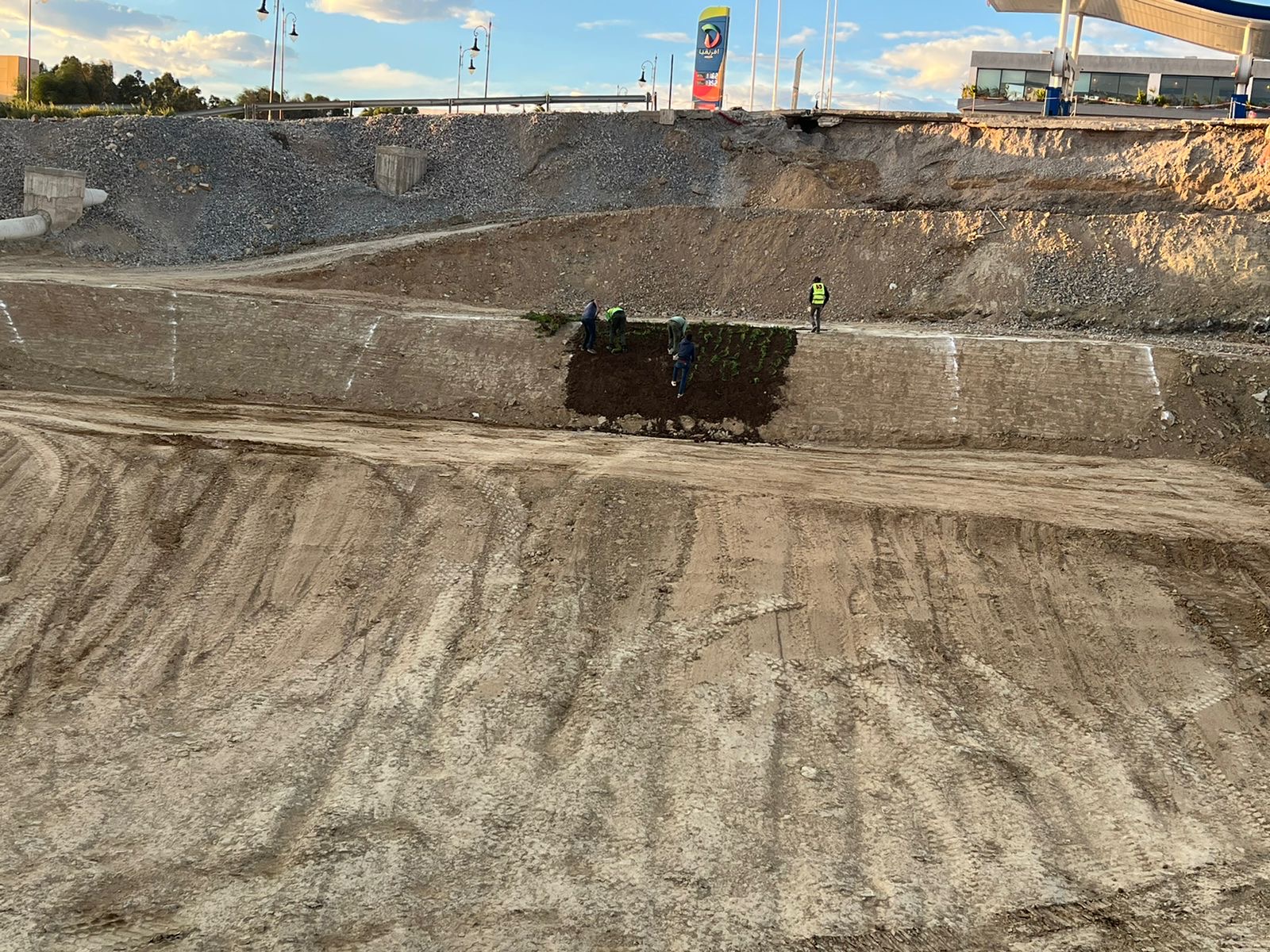 Bureau de contrôle QHSE sur zone ferroviaire