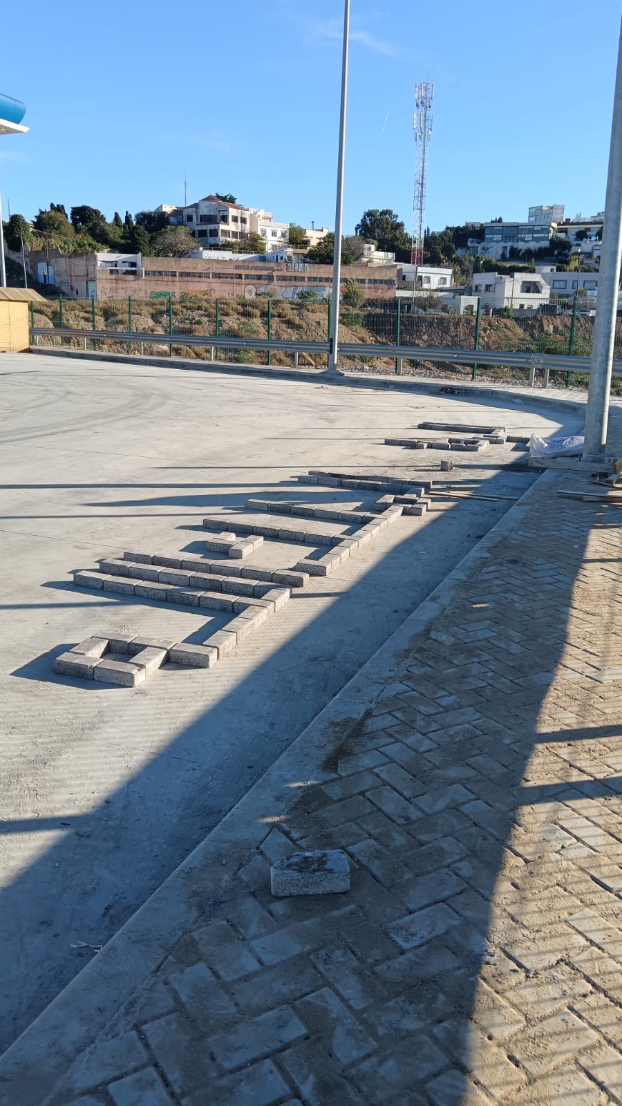 Pose de barrières de sécurité type glissière béton